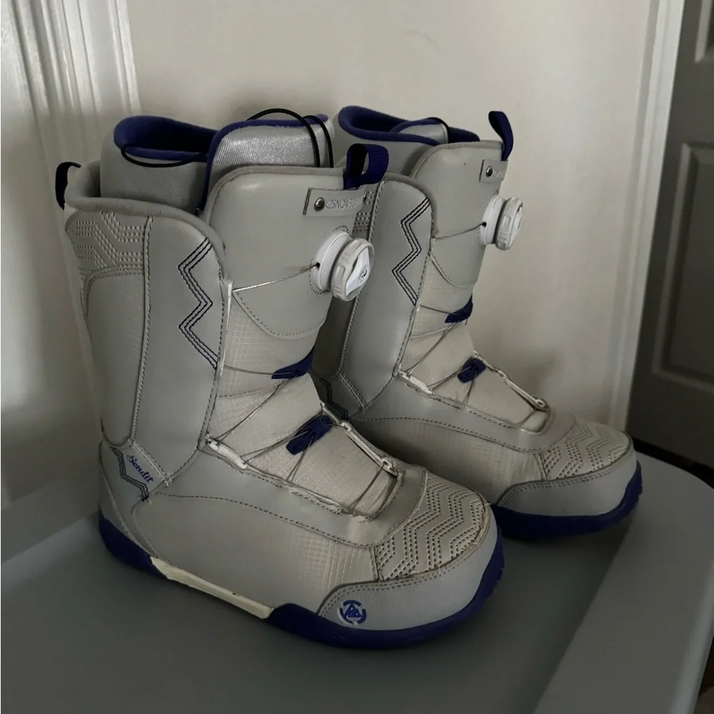 Stylish Women's Winter Boots - Gray and Blue - Picture 1 of 6